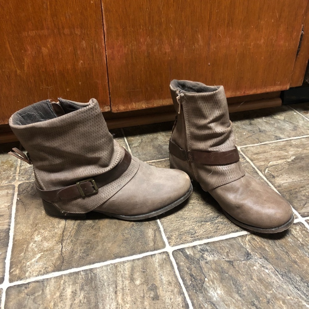 CUTE Brown/beige booties
